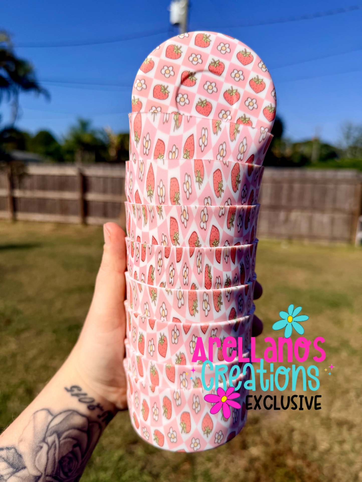 TB-120 strawberry daisy checkered silicone tumbler boot (1PC) EXCLUSIVE