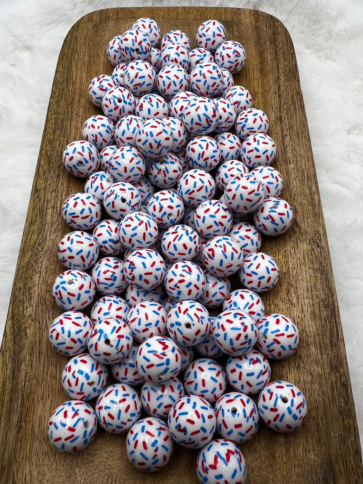 Red & blue confetti 20mm bubblegum beads
