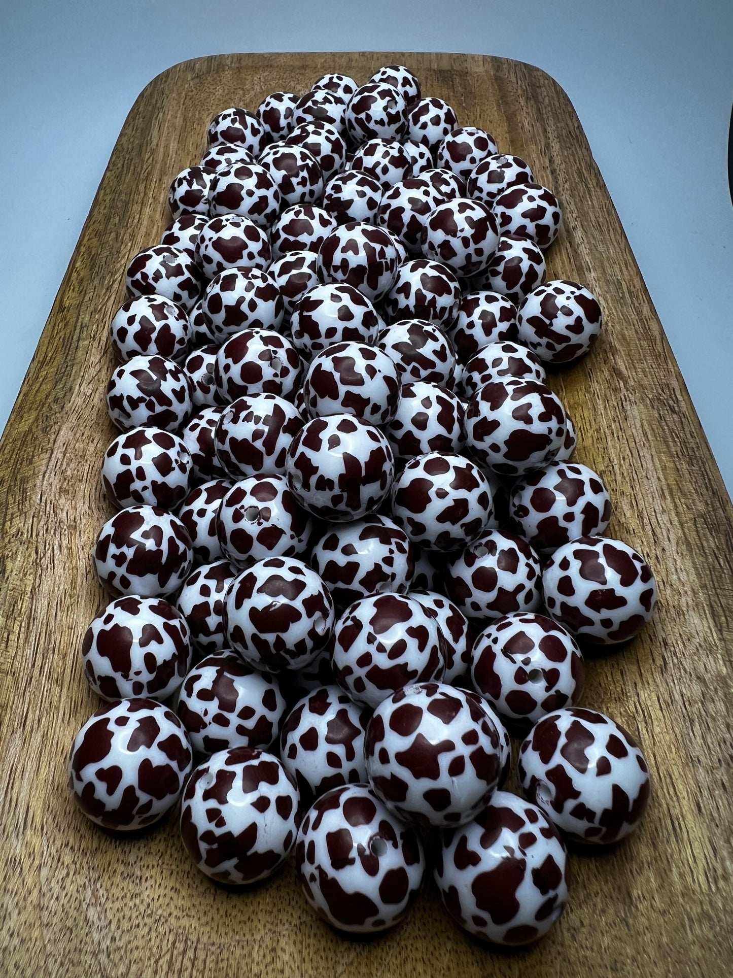 Brown cow print 20mm bubblegum beads (pack of 5)