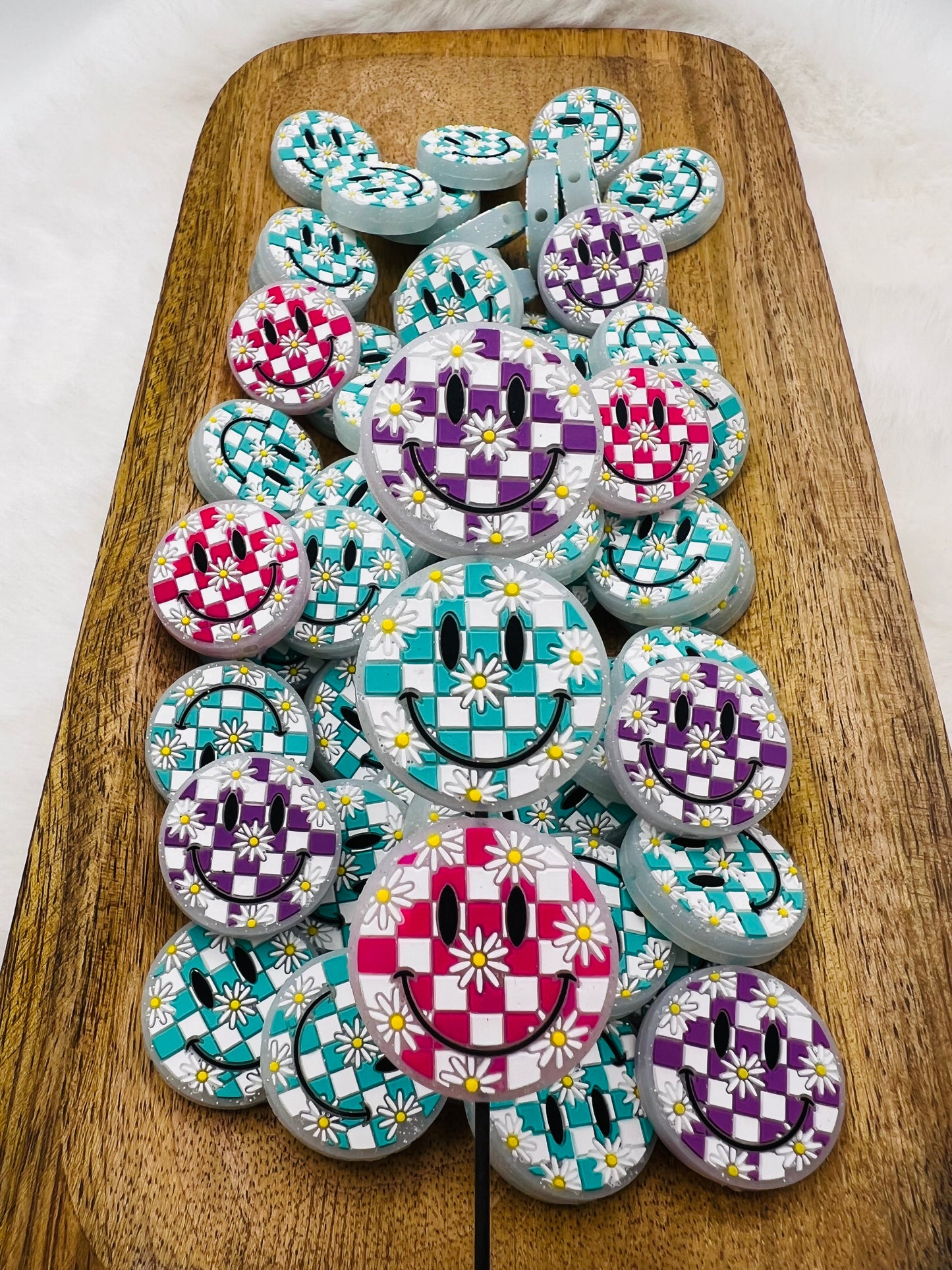Daisy checkered smiley focal