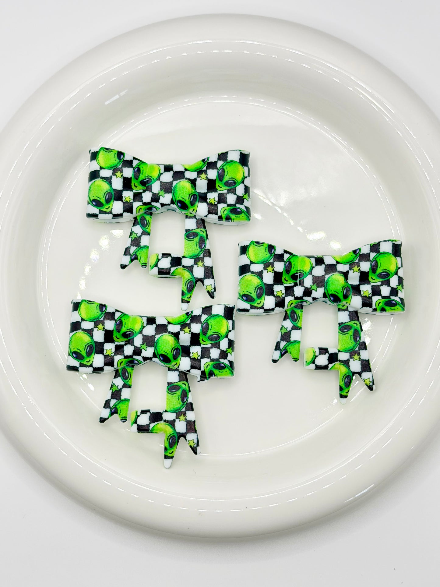 #410 Outta This World Alien large bow straw topper (1ct)