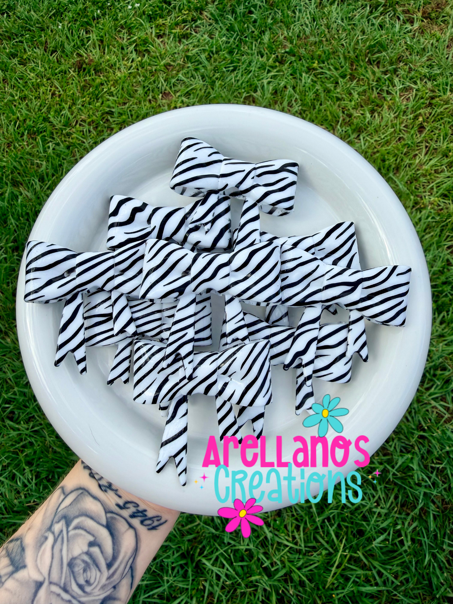 #135 zebra large bow FOCAL