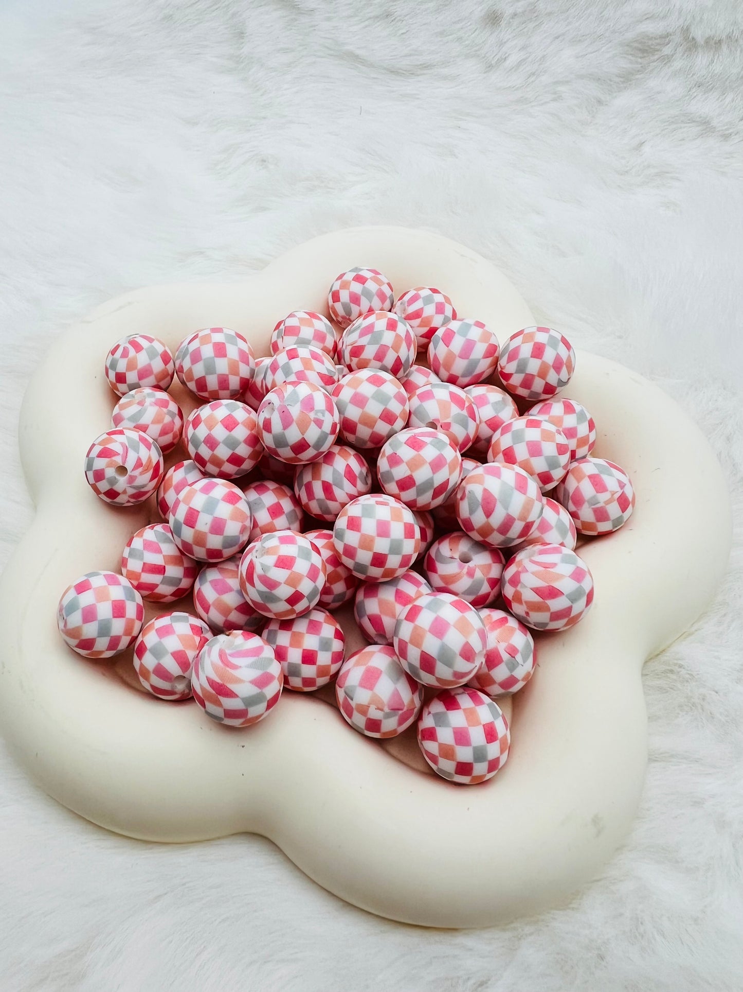 15mm retro pink checkered silicone beads