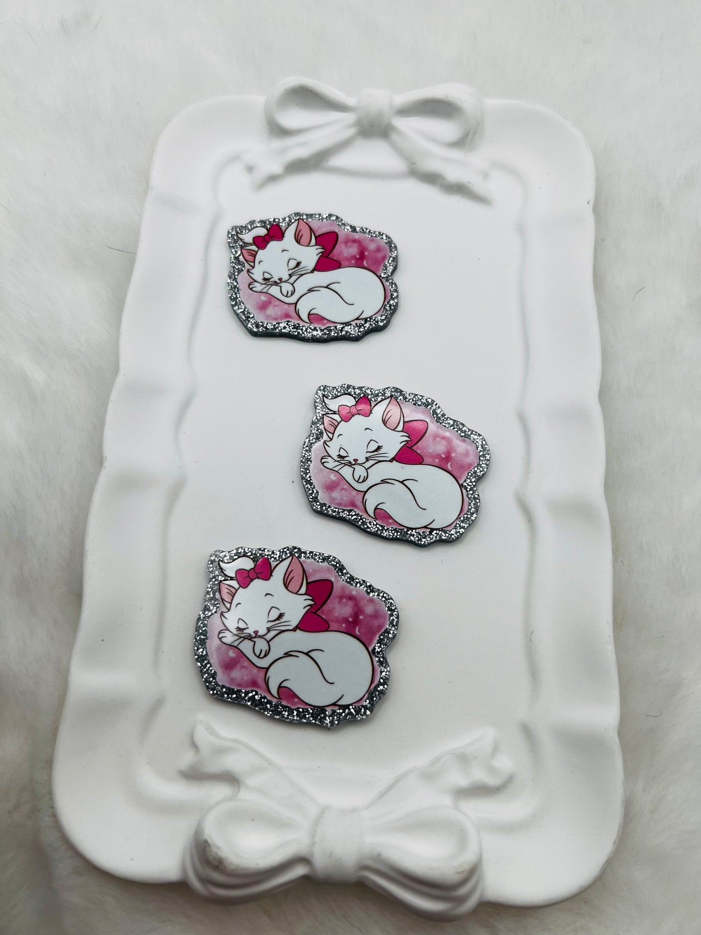 Girly white cat glitter acrylic flatback