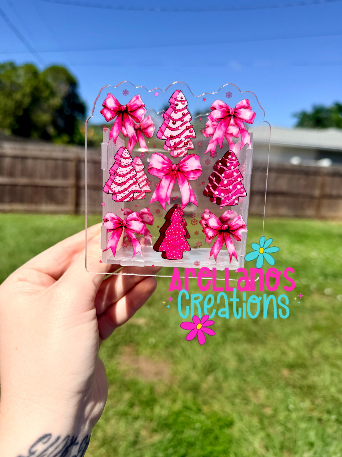 Pink Christmas tree cakes & bows - acrylic pen holder