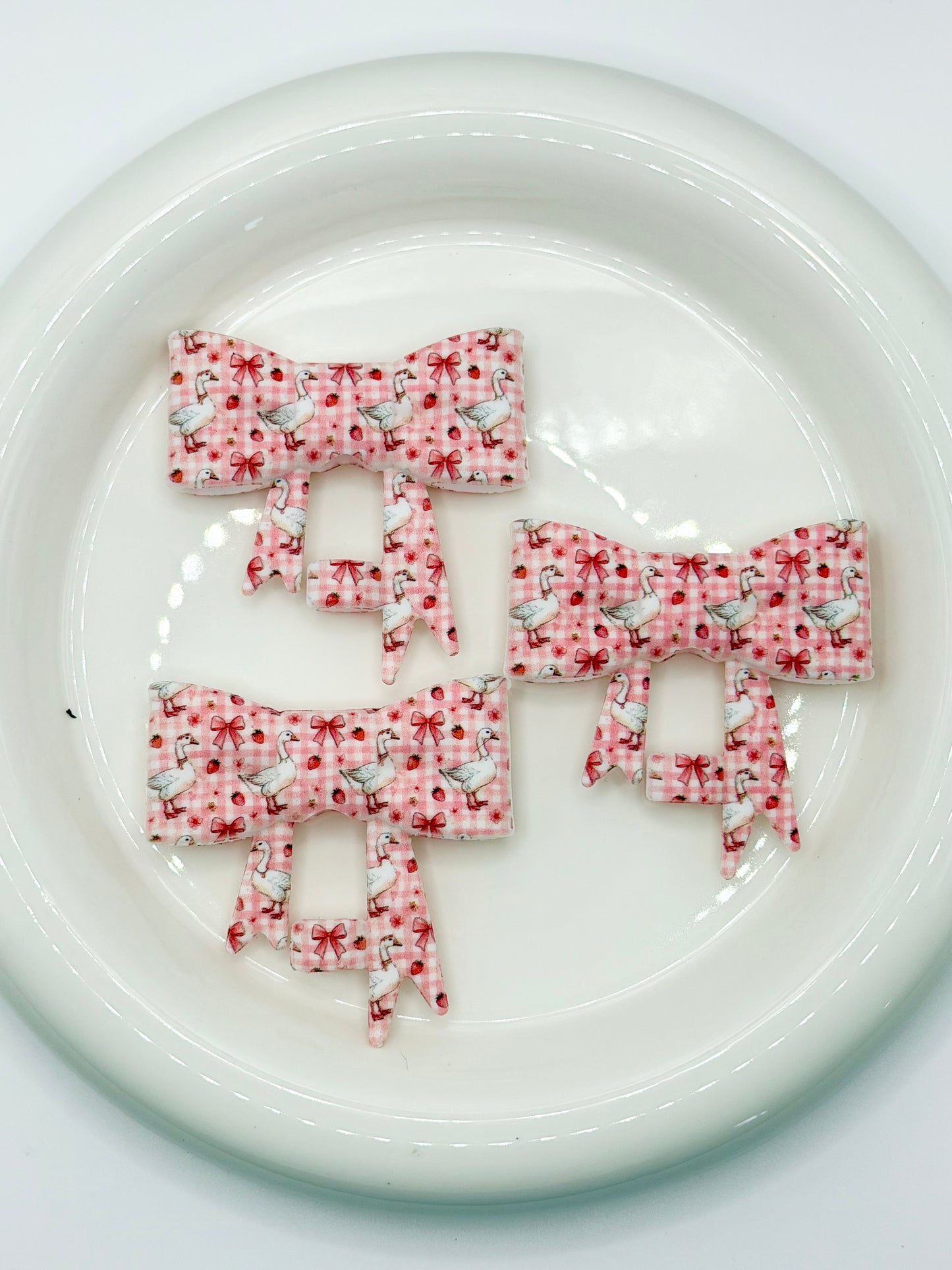 #408 Strawberry Goose large bow straw topper (1ct)