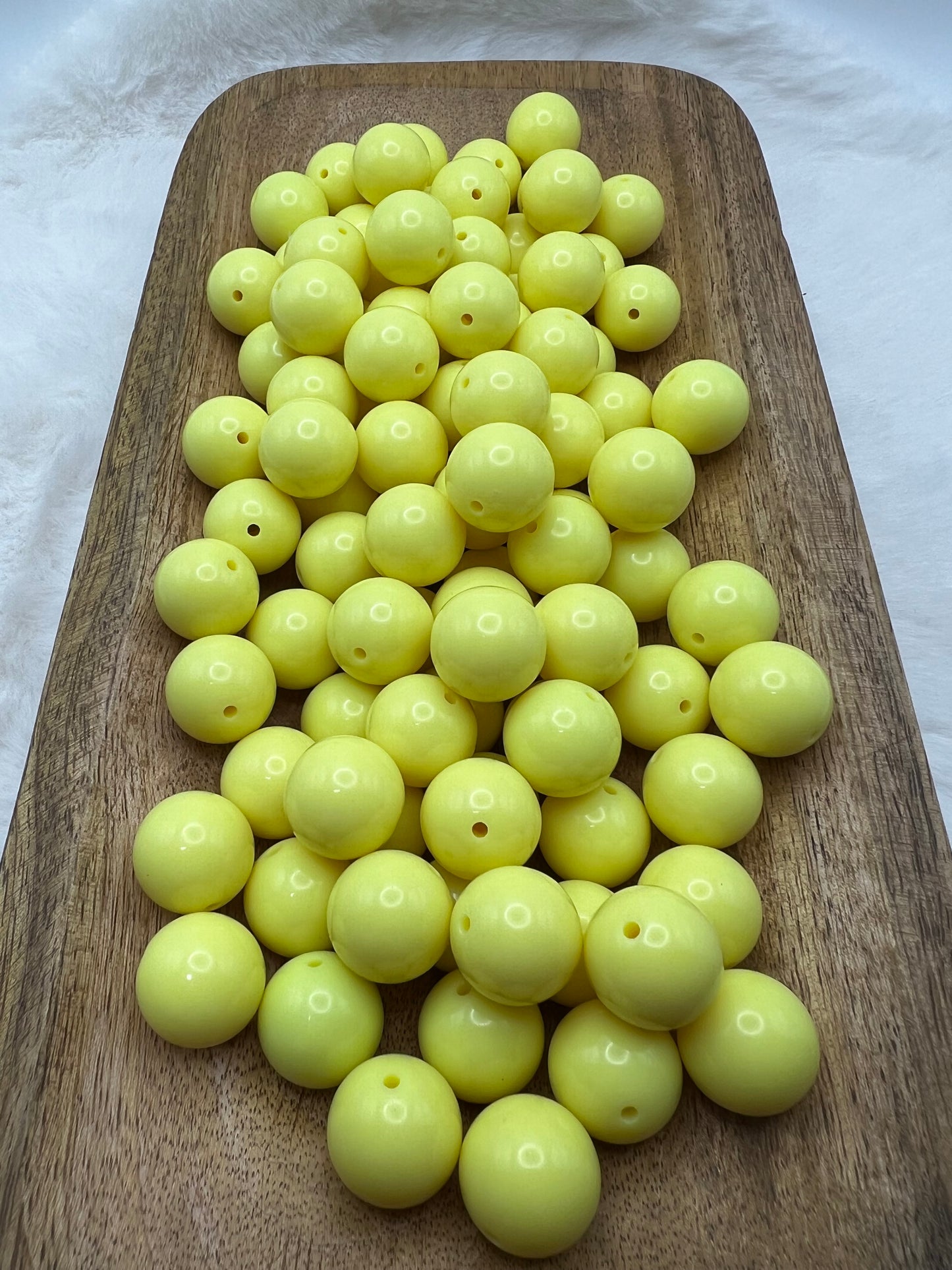Light yellow 20mm solid bubblegum beads