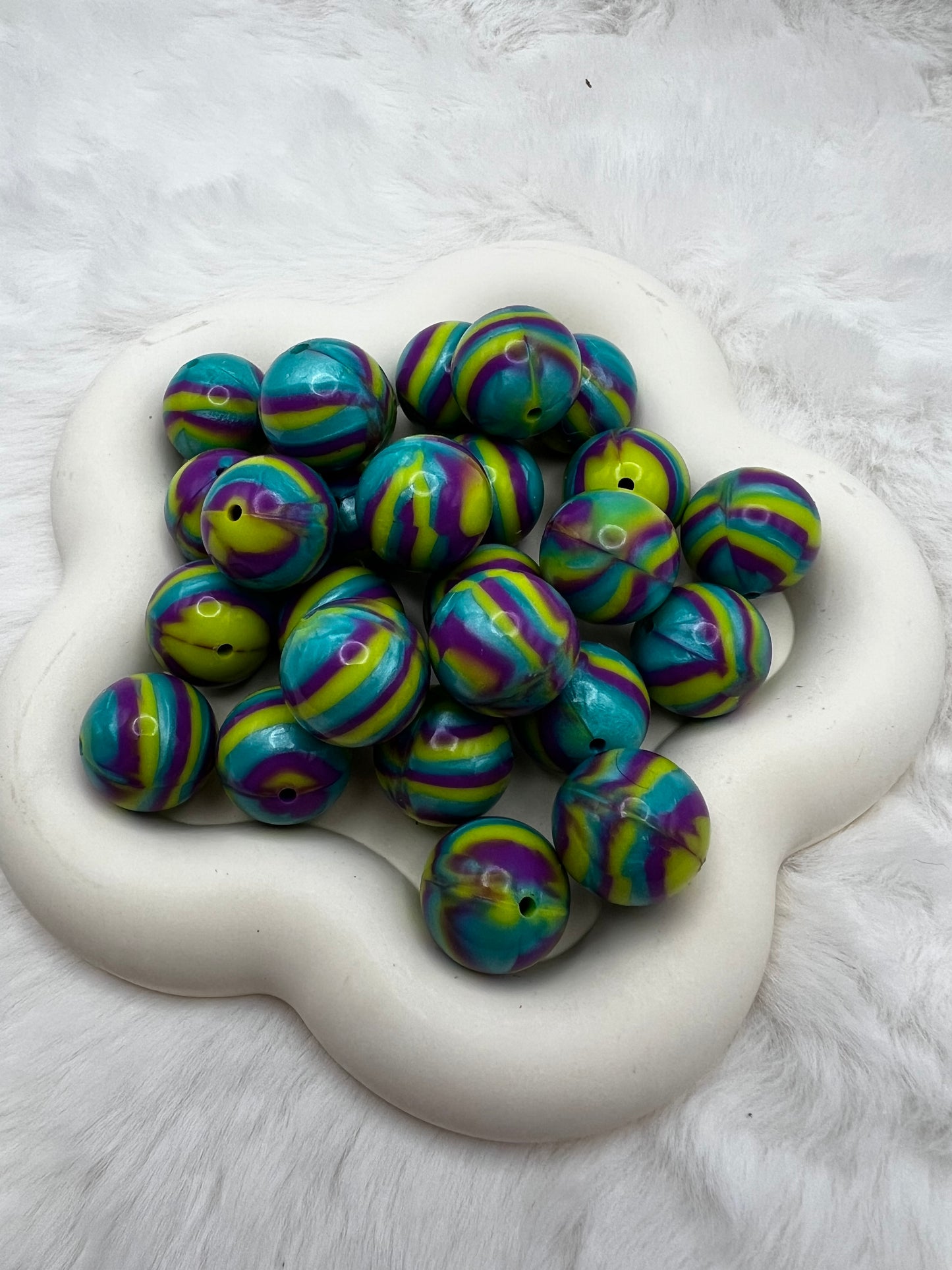 19mm twisted shiny swirl silicone beads