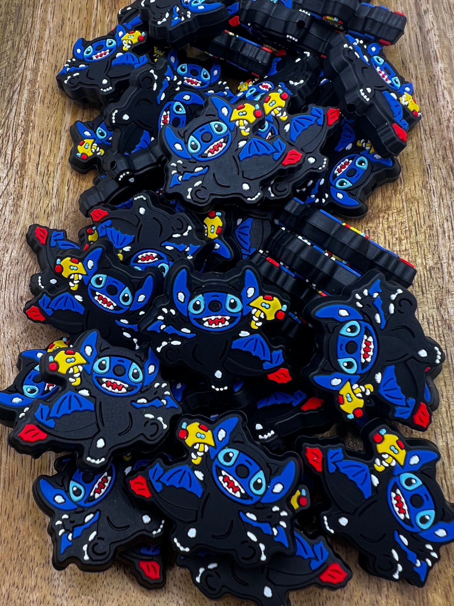 Blue alien as toothless focal EXCLUSIVE