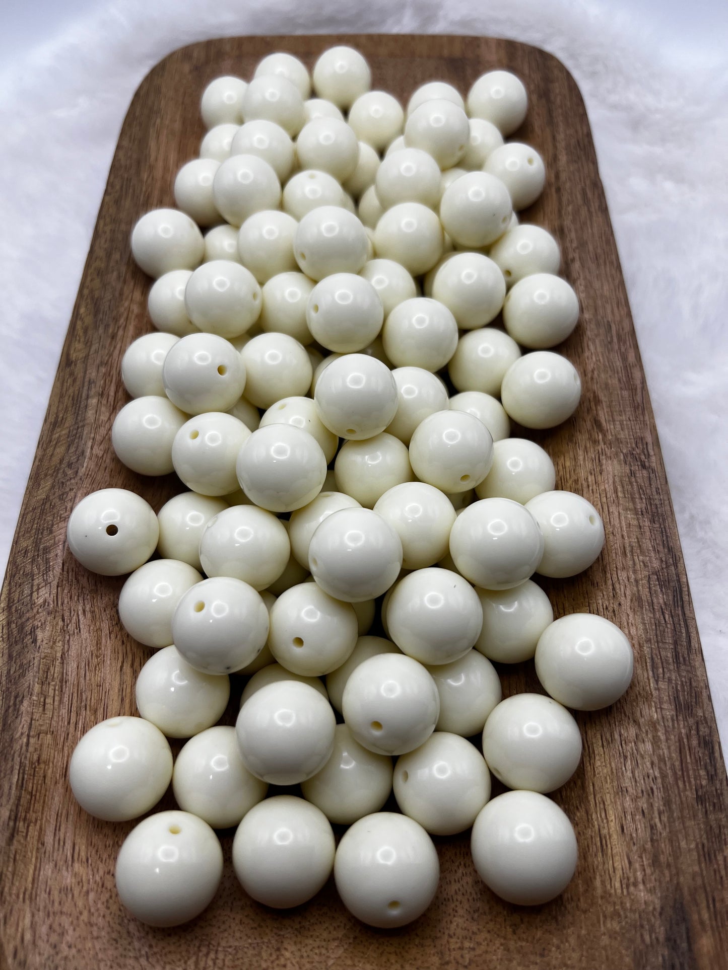 Cream 20mm solid bubblegum beads