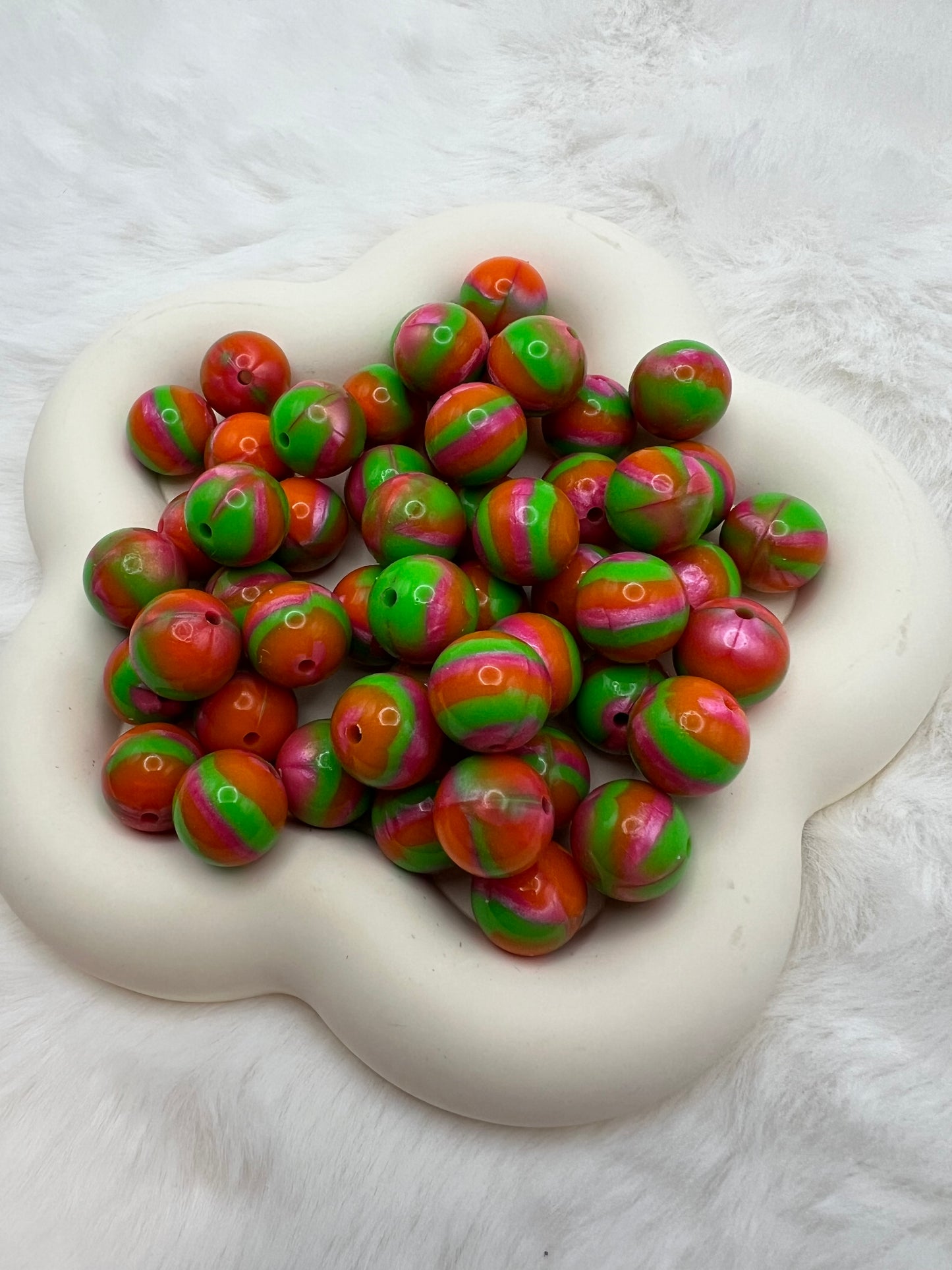 15mm spooky shiny swirl silicone beads