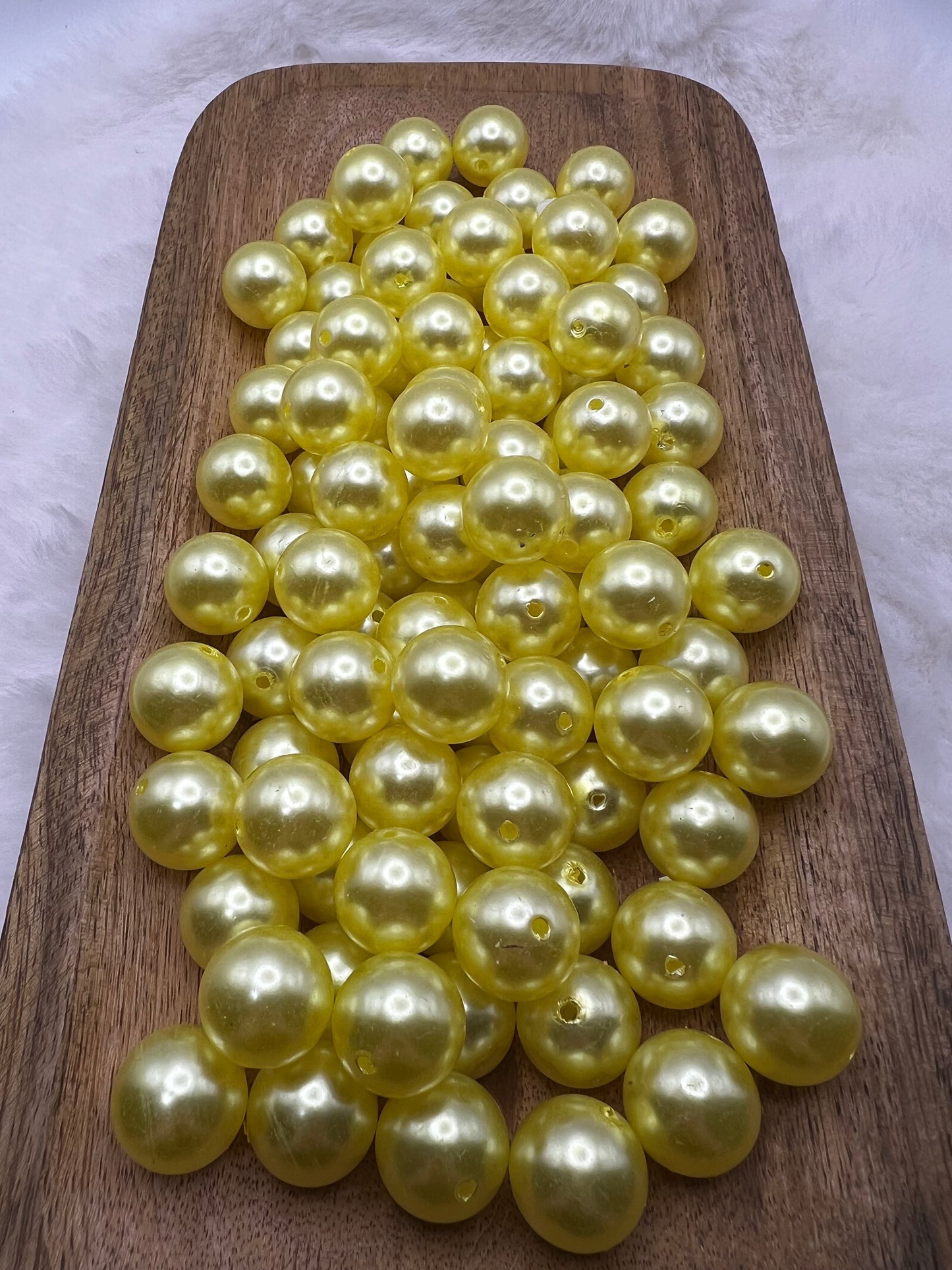 Light yellow 20mm shiny bubblegum beads