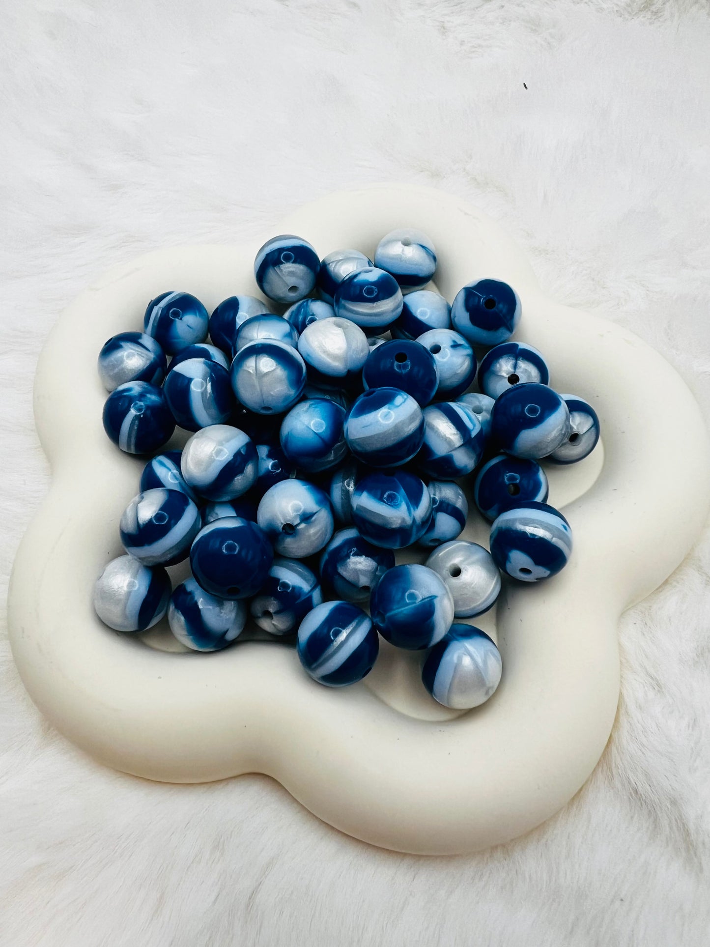 15mm deep blue shiny swirl silicone beads