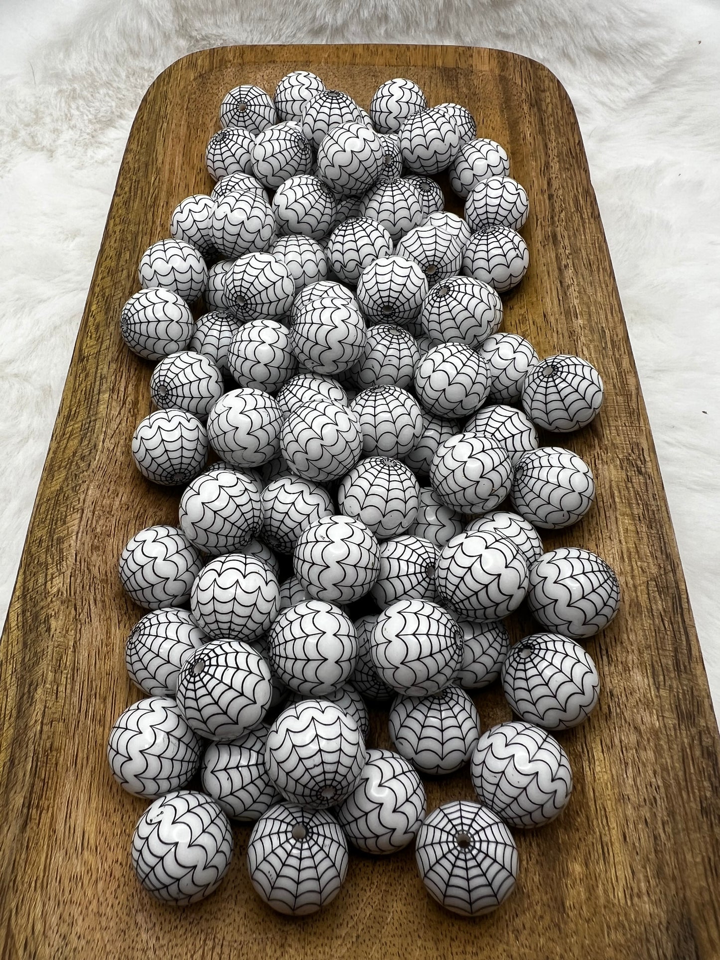 White web 20mm bubblegum beads