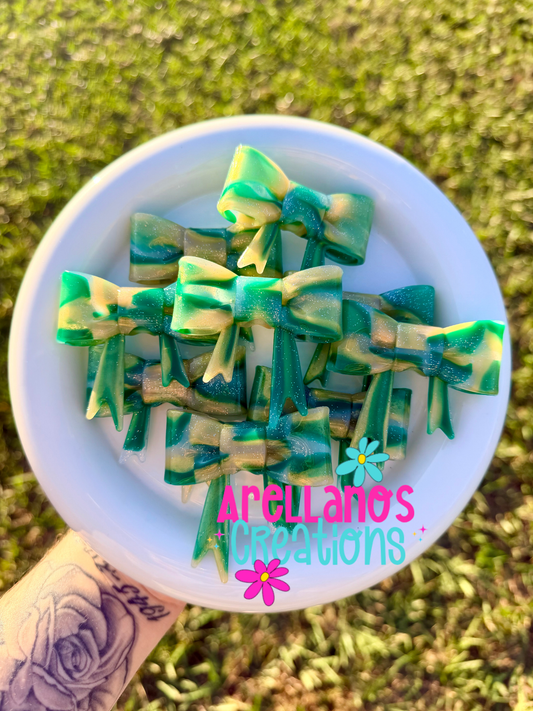 #145 emerald gold shiny swirl large bow FOCAL