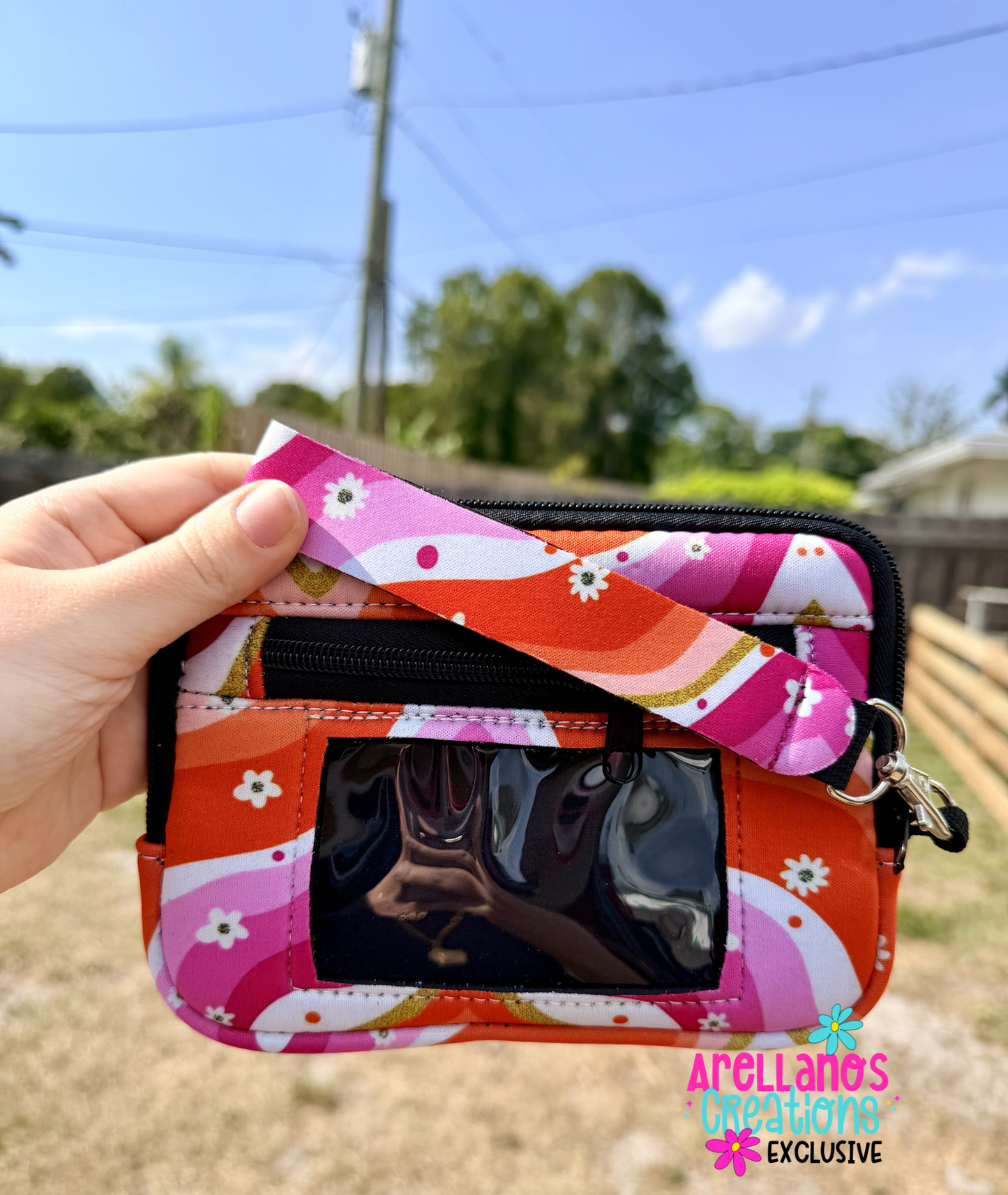 Groovy Daisy Swirl Wristlet Wallet (1ct) EXCLUSIVE
