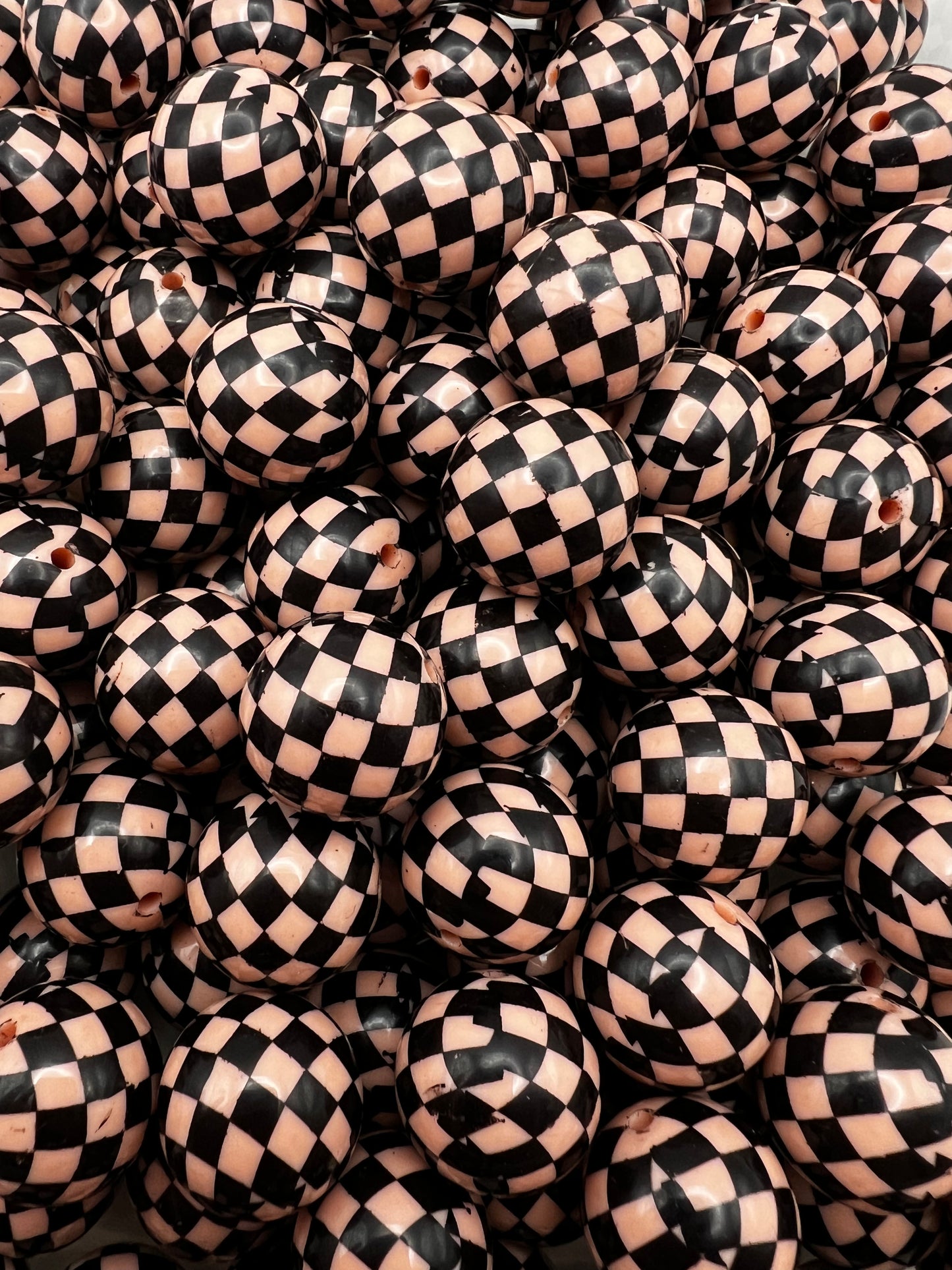 20mm beige & black checkered bubblegum beads
