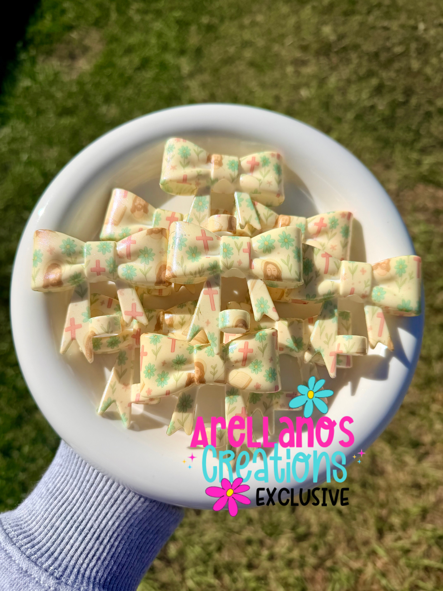 #164 Jesus is king shiny large bow straw topper EXCLUSIVE