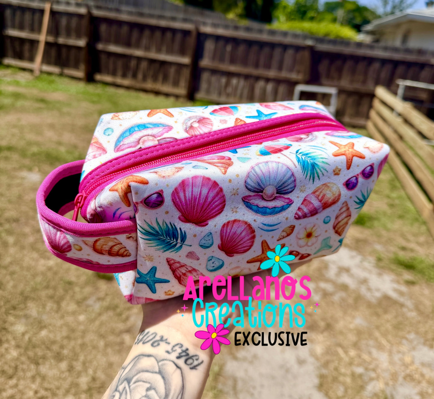 Seashells & Clams Paradise Makeup Pouch (1ct) EXCLUSIVE