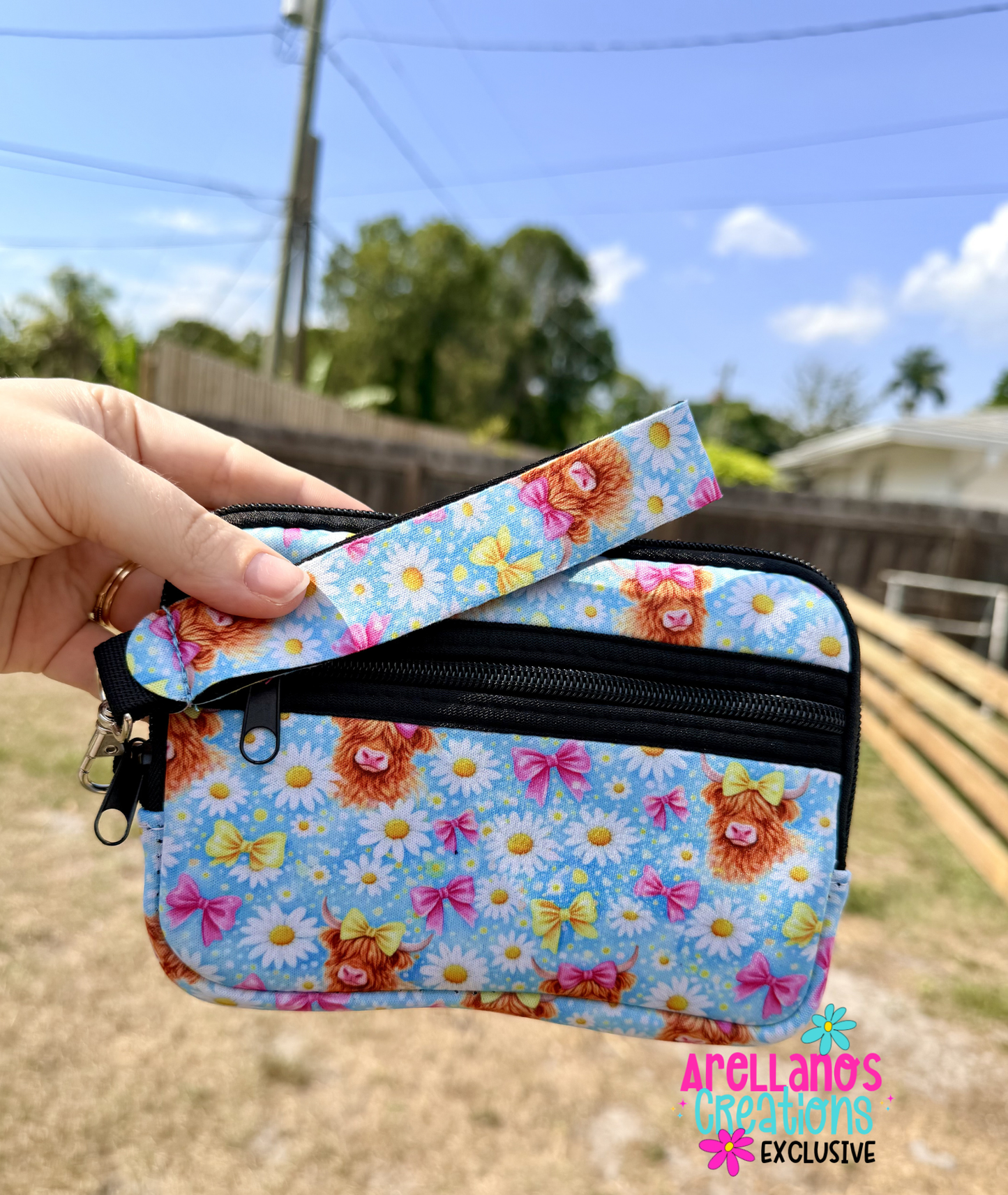 Helena the Highland Cow Wristlet Wallet (1ct) EXCLUSIVE