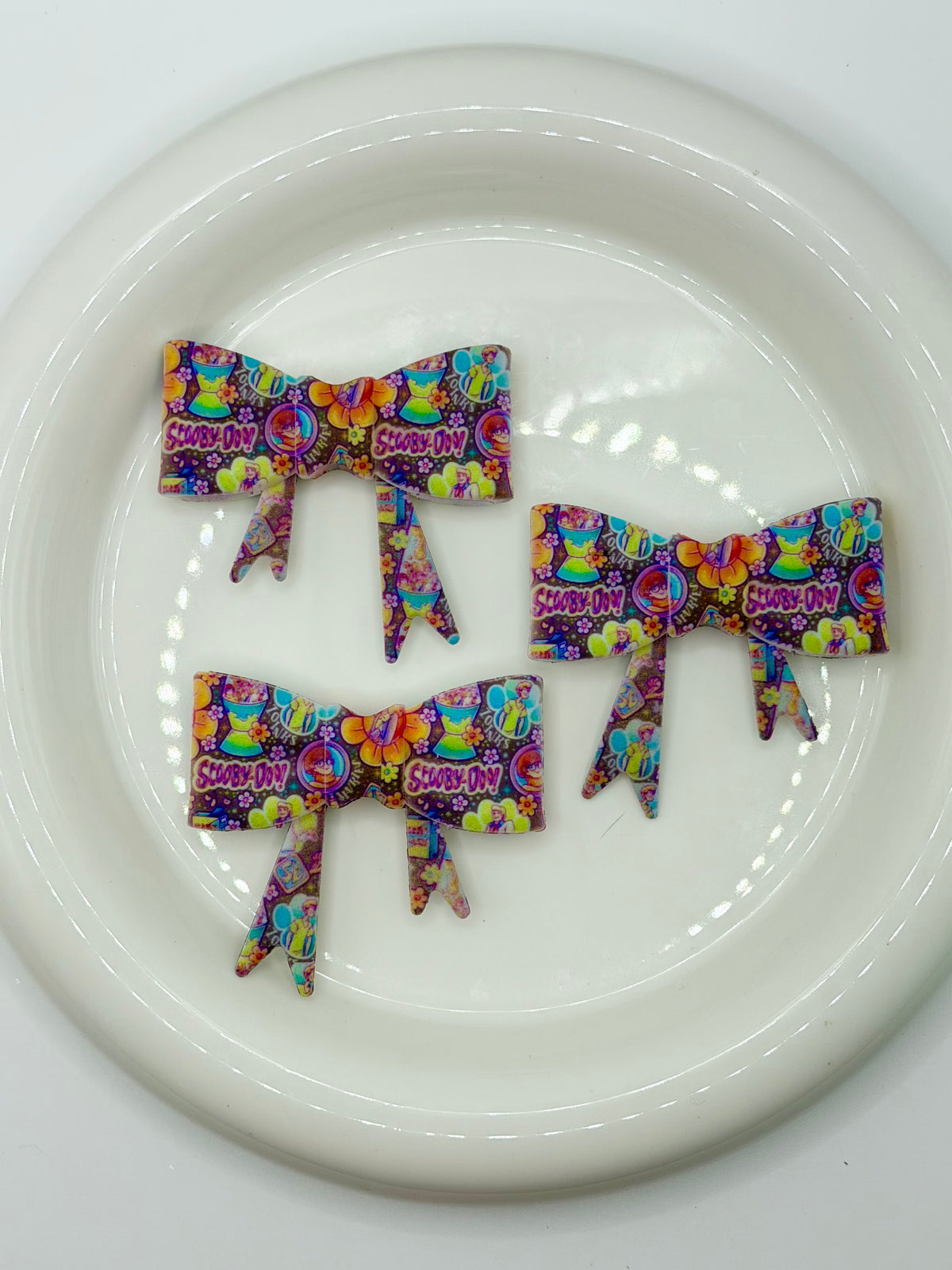 #304 Groovy Mystery Crew large bow focal (1ct)