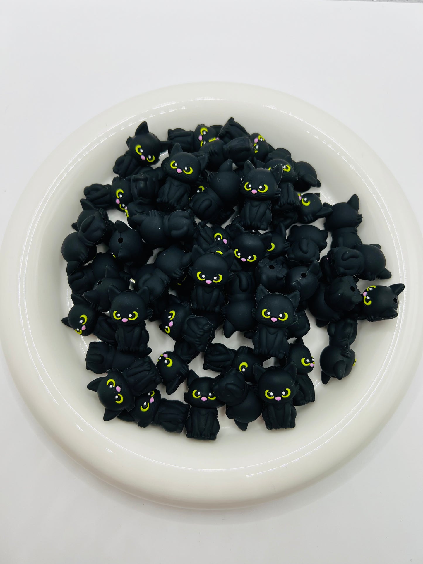 3D black cat focal
