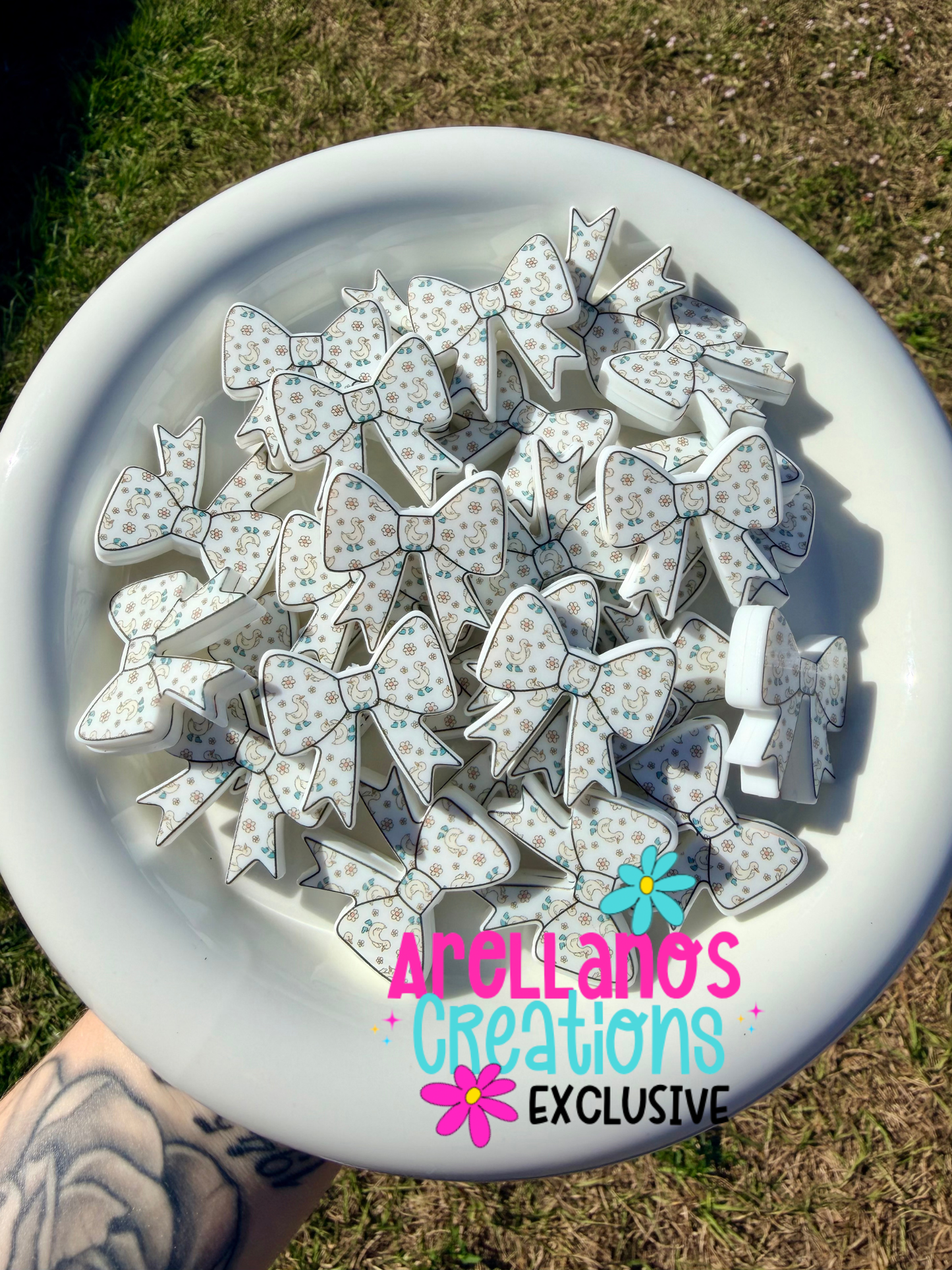 Silly goose daisy printed flat bow focal EXCLUSIVE