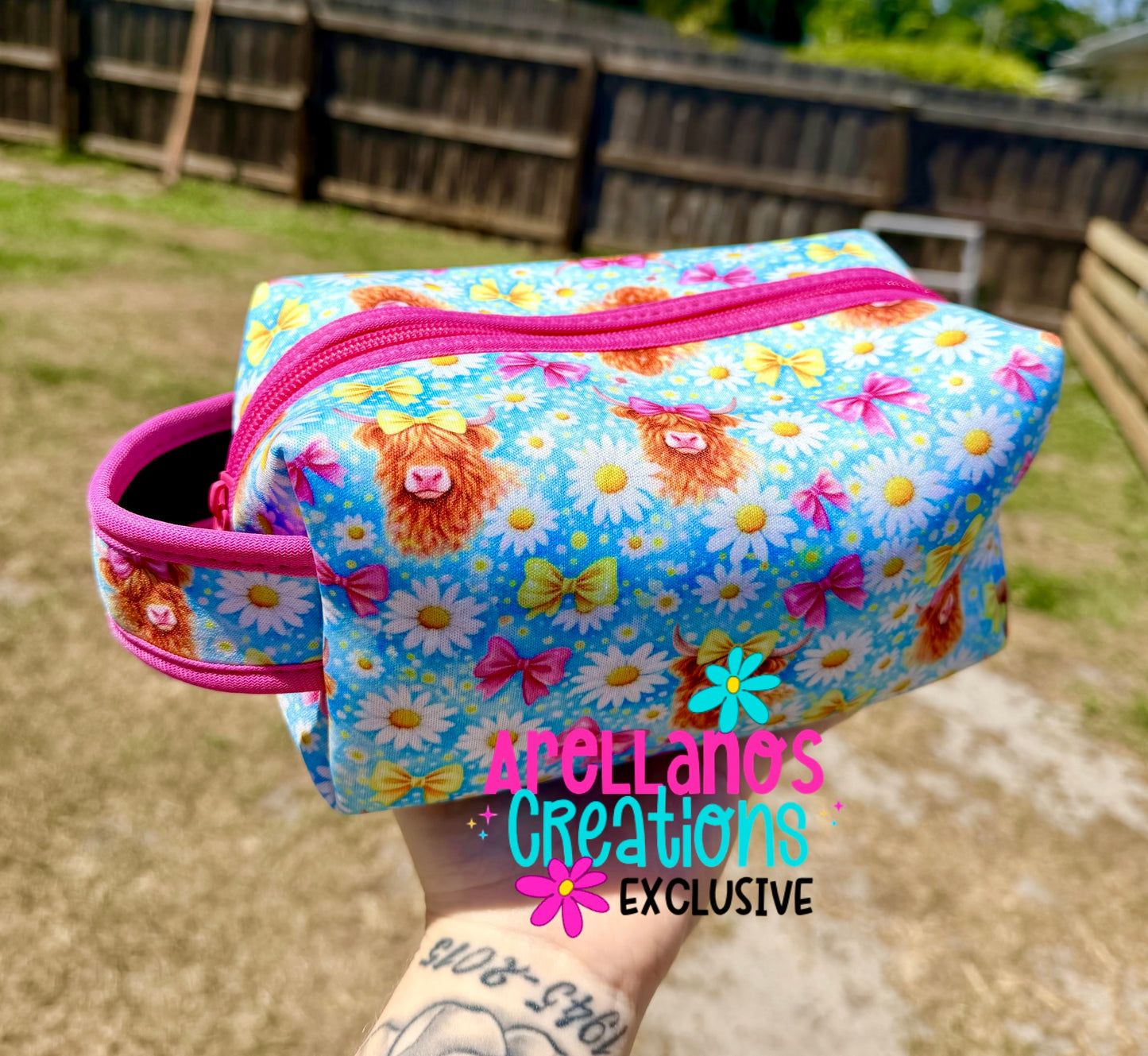Helena the Highland Cow Makeup Pouch (1ct) EXCLUSIVE