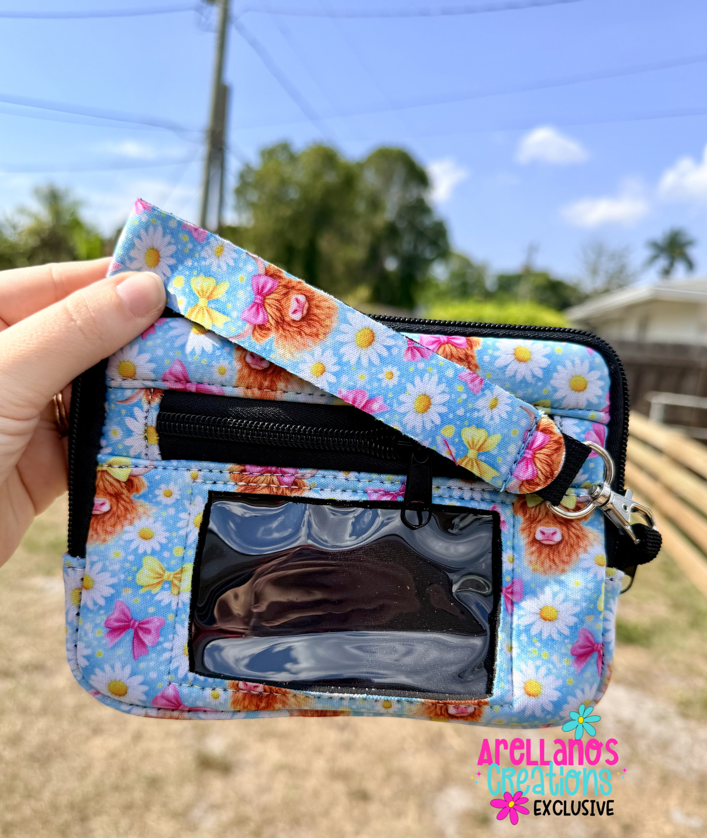 Helena the Highland Cow Wristlet Wallet (1ct) EXCLUSIVE
