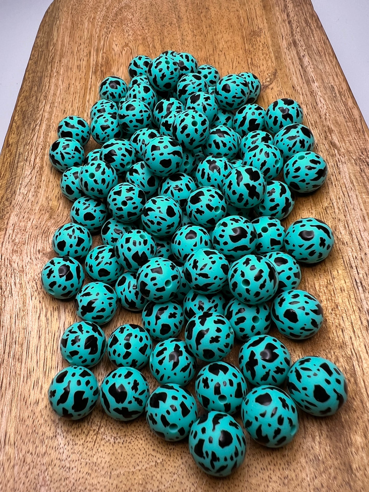 15mm Turquoise cow print silicone beads