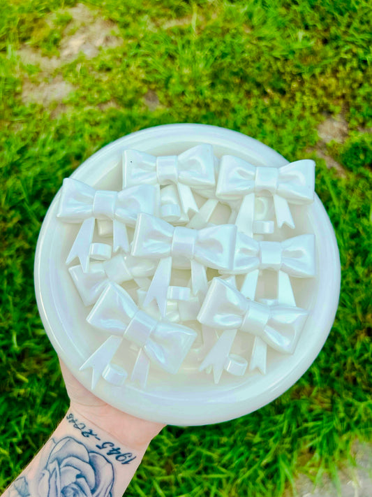 #18 white opal large bow straw topper