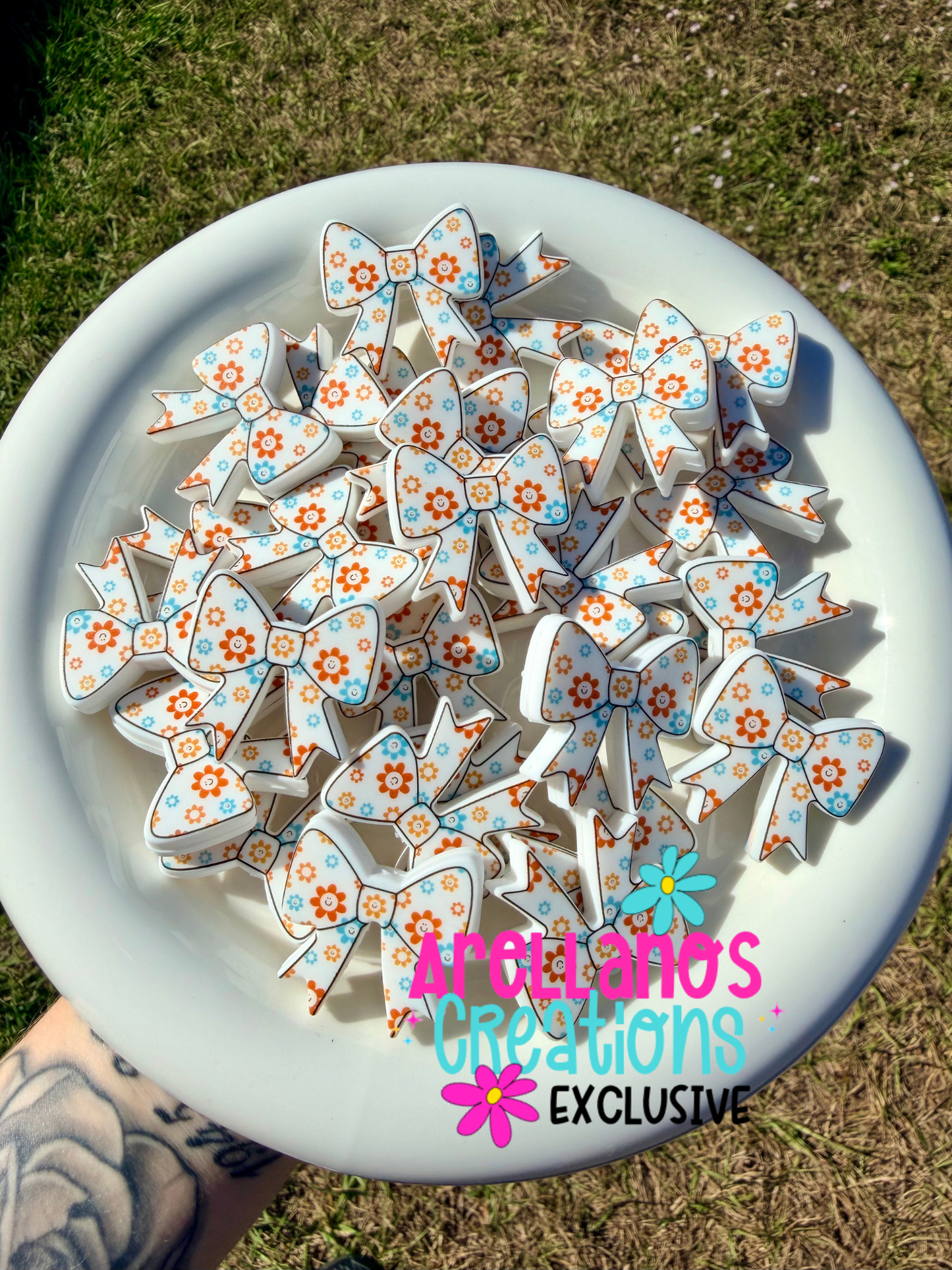 Sunshine smiley daisy flat bow focal EXCLUSIVE