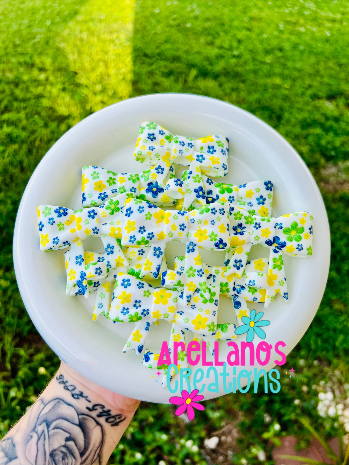 #65 mellow yellow daisy's shiny large bow straw topper