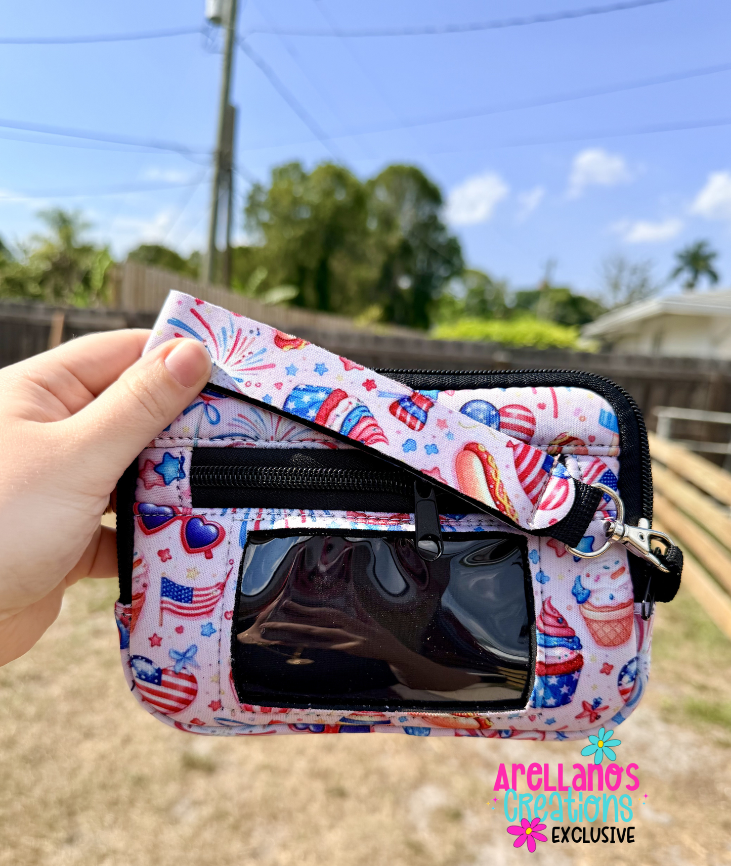 4th of July Fun Wristlet Wallet (1ct) EXCLUSIVE